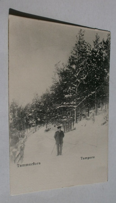 Tampere, talvikuva, mies metsäisen harjun kupeessa, ei p.