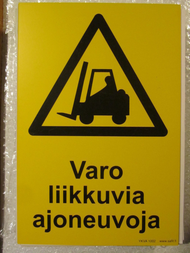 Kilpi • Varo liikkuvia ajoneuvoja