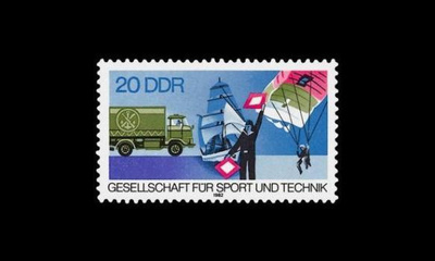 DDR 2715 ** Urheilu ja tekniikka -järjestö 30v (1982)