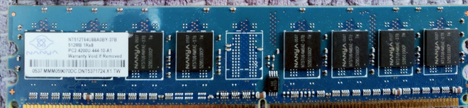 1x512MB pöytäkoneen RAM (Nanya 1Rx8 PC2-4200U-444-10-A1)