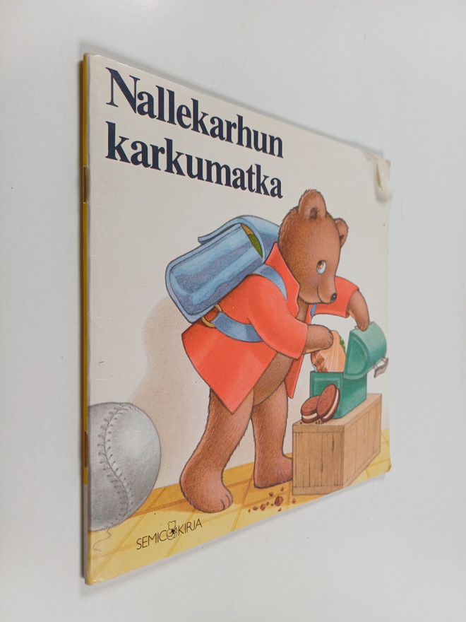 Ginnie Hofmann : Nallekarhun karkumatka