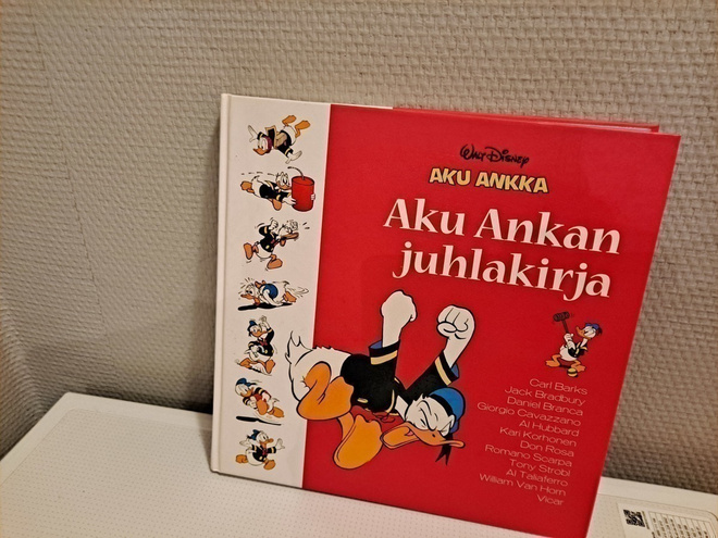 Disney: Aku Ankan Juhlakirja (1-painos 2009)