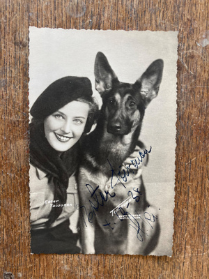 ESTER TOIVONEN ja KOIRA, SIGNEERATTU VALOKUVA, 1938