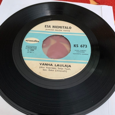 ESA NIEMITALO: Lippalakki * Vanha laulaja* FIN 1966