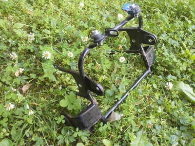 Kawasaki AR125 etukatteen tukirauta