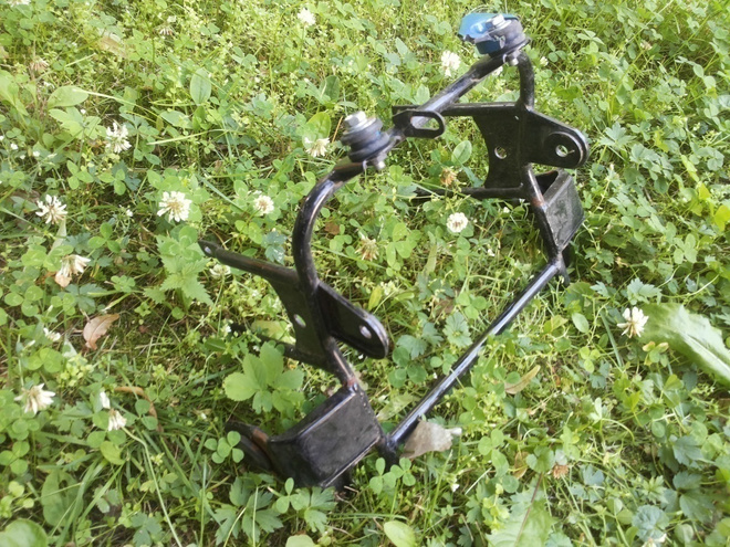 Kawasaki AR125 etukatteen tukirauta