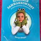 Neulekirja lasten asusteille kypärämyssyt ja tumput - pikkukuva 5