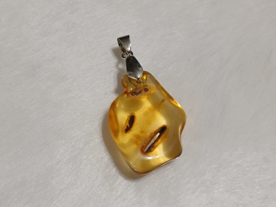 Meripihka riipus baltic amber itämeren Meripihka