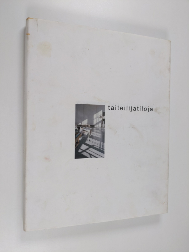 Jussi Tiainen : Taiteilijatiloja = Artists' studios