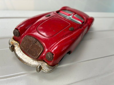 MG vanha peltiauto n 1/24. Ilmeisesti Sanshin Made in Japan