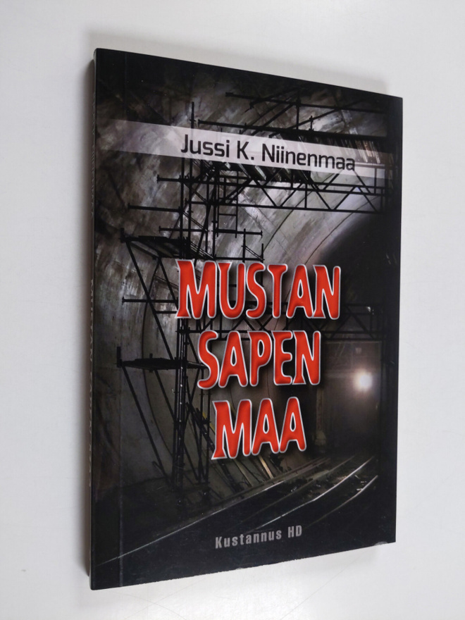 Jussi K. Niinenmaa : Mustan sapen maa