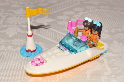 LEGO Friends - Nicolen ja Sarahin pikavene -