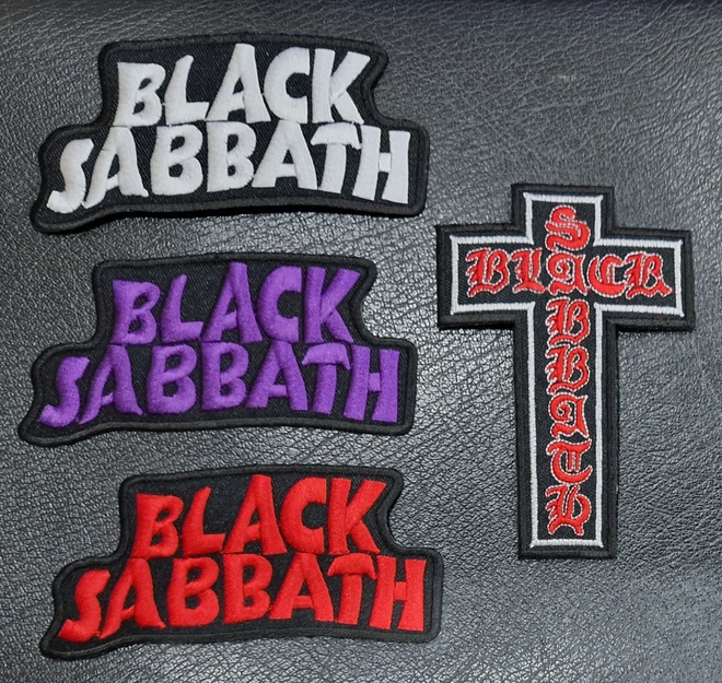 4 kpl erilaisia BLACK SABBATH kangasmerkkejä 3e/kpl
