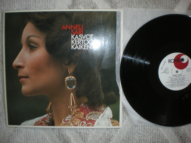 LP Anneli Sari: Kasvot kertoo kaiken