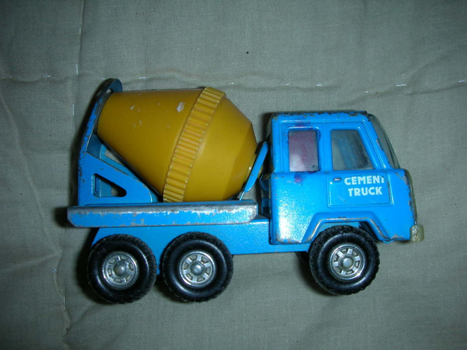 vintage peltiauto betonikuormuri