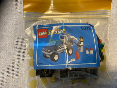 Lego 6332 poliisiauto ja poliisikopteri
