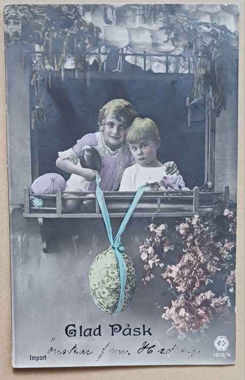 Lapset riiputtavat koristeltua Pääsiäismunaa, p. 1927