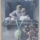 Lapset riiputtavat koristeltua Pääsiäismunaa, p. 1927 - pikkukuva 1