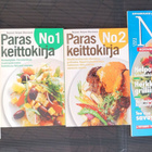 Kolme keittokirjaa + ruokalehti + ruokaohjekortteja - pikkukuva 1
