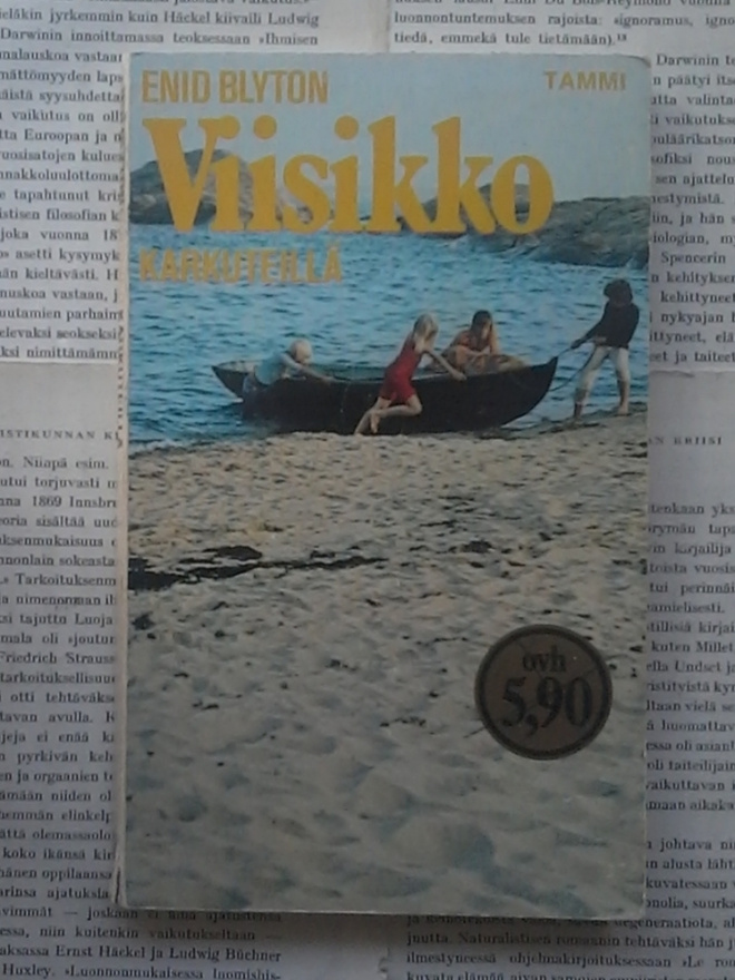 Enid Blyton - Viisikko karkuteillä (nid.)