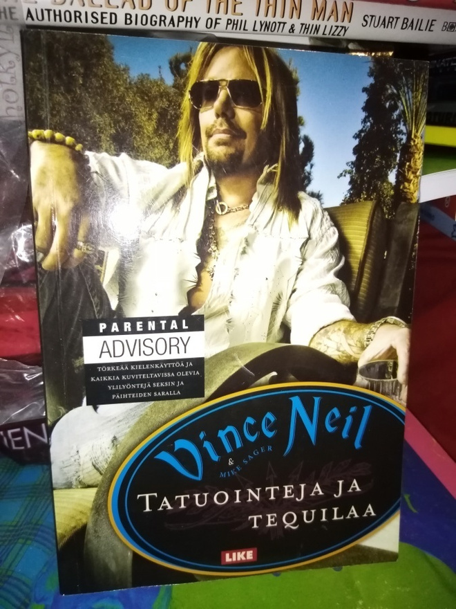 VINCE NEIL :  TATUOINTEJA JA TEQUILAA ( SIS POSTIKULU )