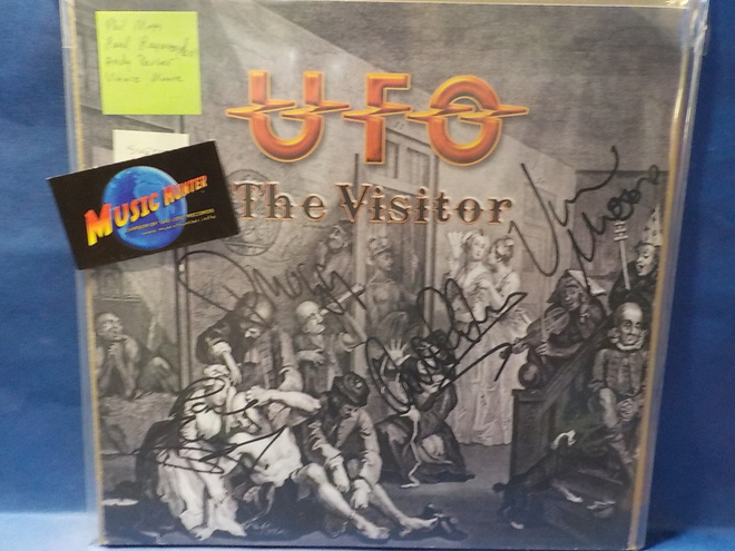 UFO - THE VISITOR SISÄPUSSI NELJÄLLÄ NIMMARILLA
