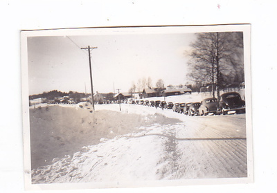 VANHA Valokuva Pitkä Letka Autoja n. 1940-50-l 6 x 9 cm.