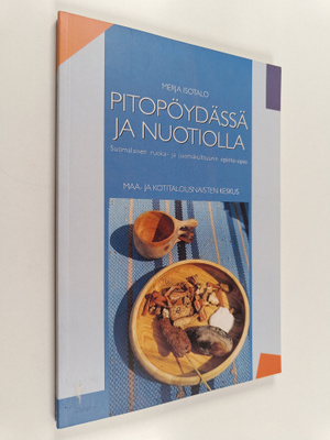 Merja Isotalo : Pitopöydässä ja nuotiolla - suomalaisen r...