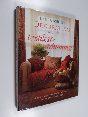Lorrie Mack : Laura Ashley decorating with textiles & tri...