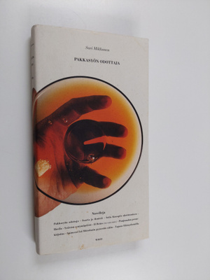 Sari Mikkonen : Pakkasyön odottaja : novelleja