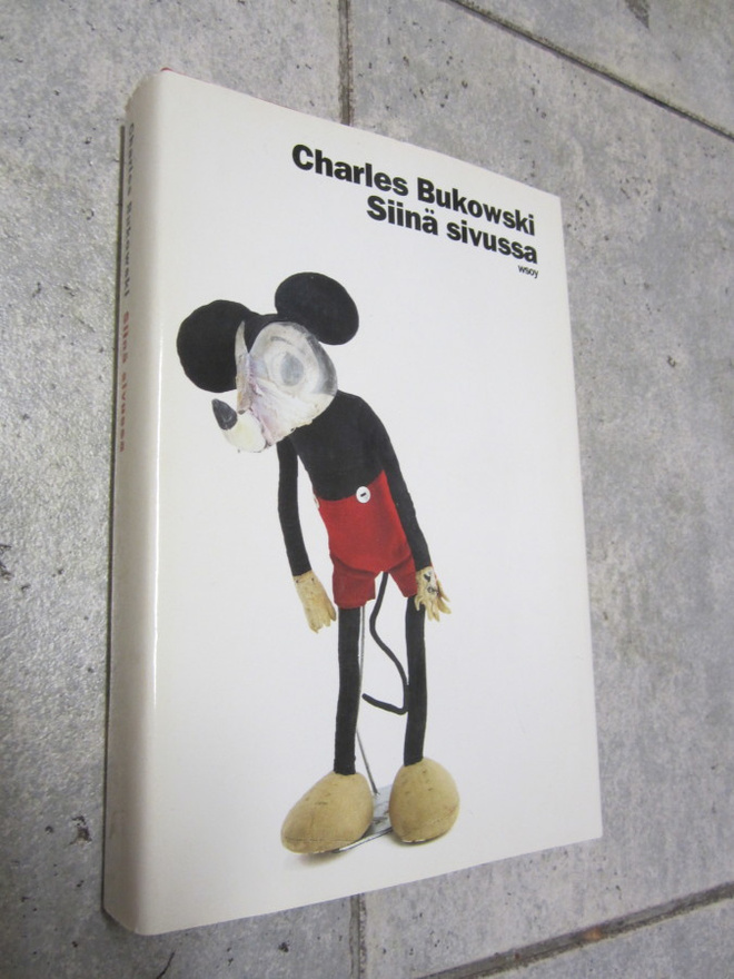 CHARLES BUKOWSKI SIINÄ SIVUSSA ( hienokuntoinen kirja )