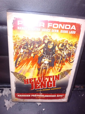 DVD Helvetin jengi ( SIS POSTIKULU )