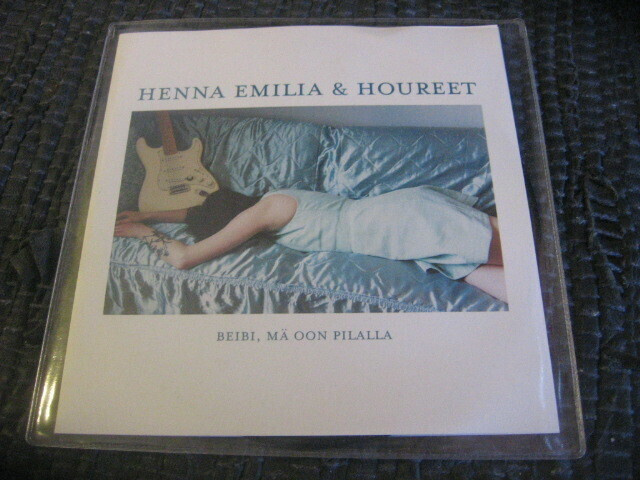 7" - Henna Emilia & Houreet - Beibi, Mä Oon Pilalla