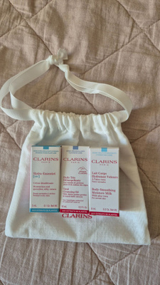 Clarins pieni tuotepaketti