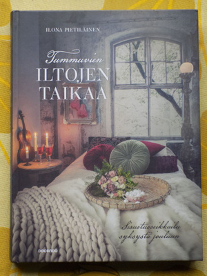 Ilona Pietiläinen:  Tummuvien iltojen taikaa