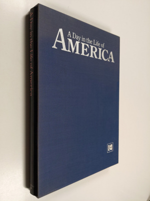 Rick Smolan ym. : A Day in the Life of America (laatikossa)