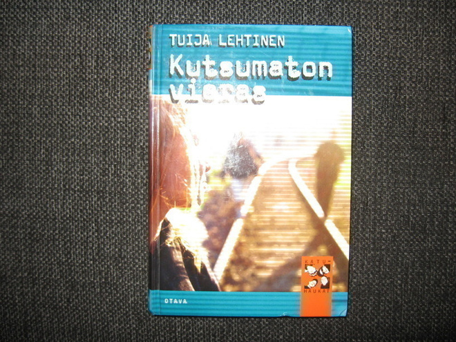 Tuija Lehtinen : Kutsumaton vieras v.2004 1.P