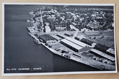 Kaskinen - Kaskö N:o 4716, Velj. Karhumäki, p. 1952 Ruotsiin