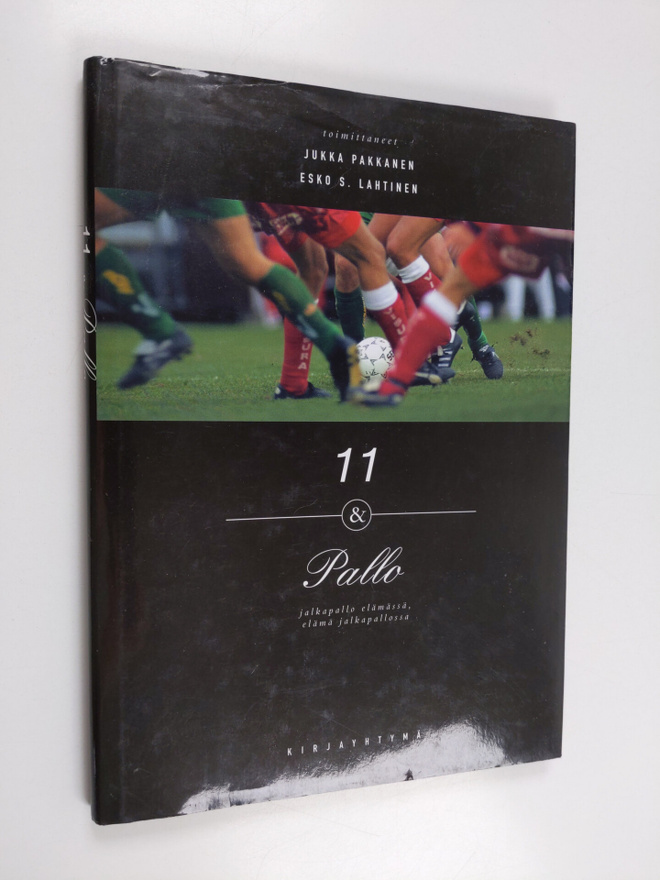 Jukka ym. (toim.) Pakkanen : 11 & pallo : jalkapallo eläm...