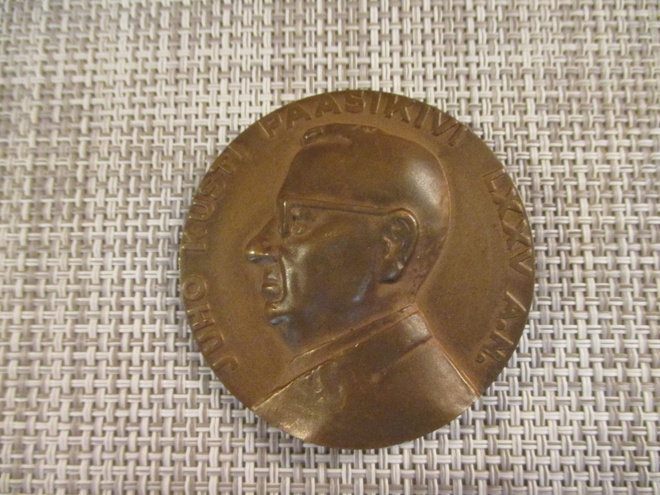 Juho Kusti Paasikivi  mitali 1947 /Essi Renvall 1946.