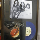 MOTÖRHEAD TAULU - BOMBER 7" KOKO BÄNDIN NIMMAREILLA ! - pikkukuva 1