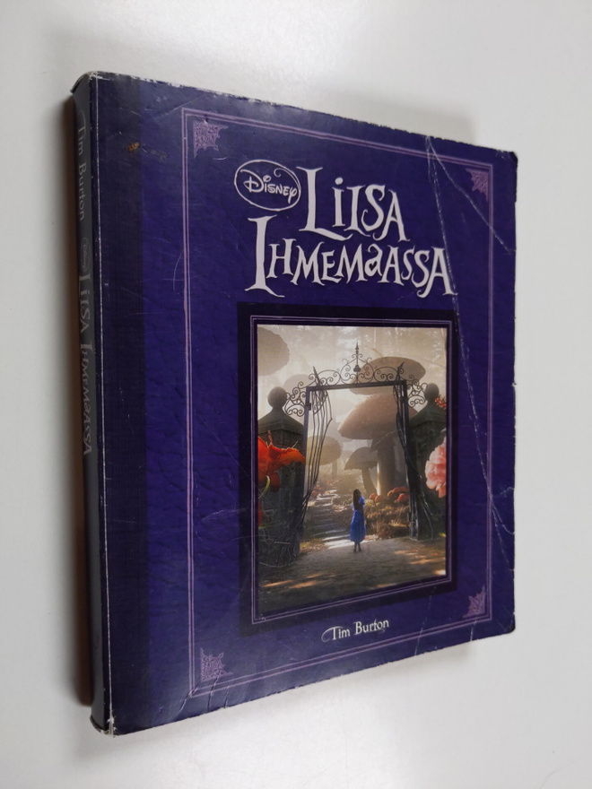 Tim Burton : Liisa ihmemaassa