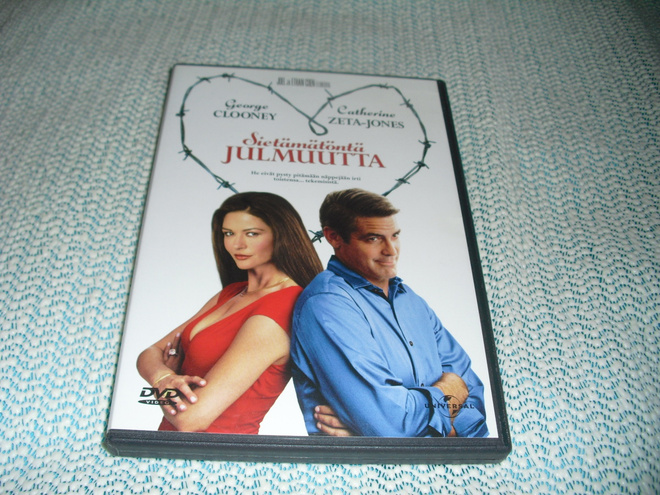 SIETÄMÄTÖNTÄ JULMUUTTA (George Clooney)***