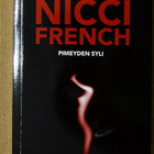 Nicci French: Syöksykierre, Pimeyden syli, Pedon hymy - pikkukuva 2