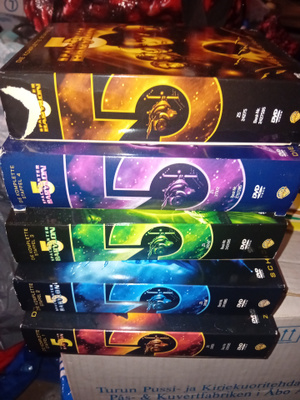 DVD BABYLON 5 KAUDET 1-5 ( SIS POSTIKULU )