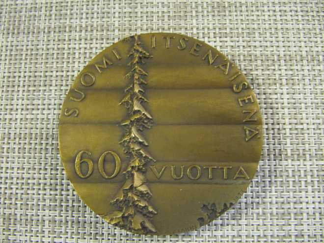 Suomi itsenäisenä 60 V mitali 1977 / T.Sakki-77.