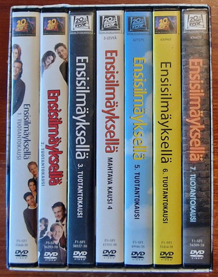 Ensisilmäyksellä - How I met your mother Kaudet 1-7 dvd boxi