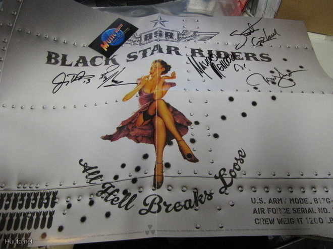 BLACK STAR RIDERS JULISTE VIIDELLÄ NIMMARILLA