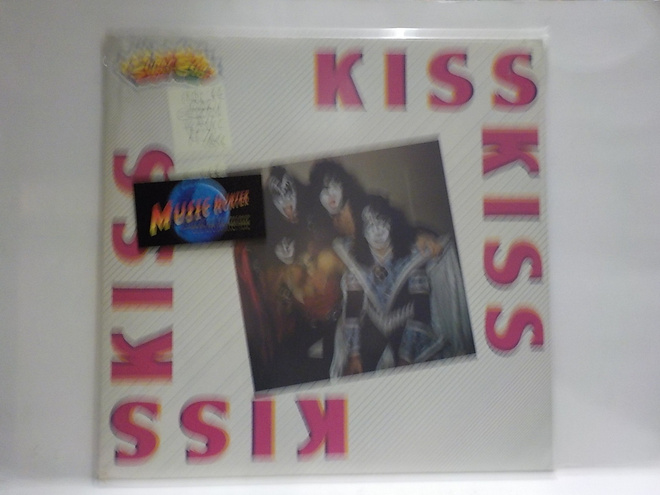 KISS - S/T M-/EX+ ITALIA 1982 REISSUE LP