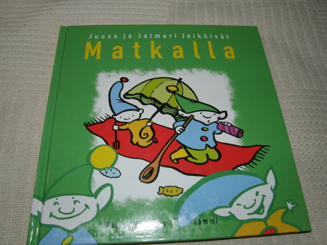 Hintikka Juuso ja Jalmari leikkivät Matkalla
